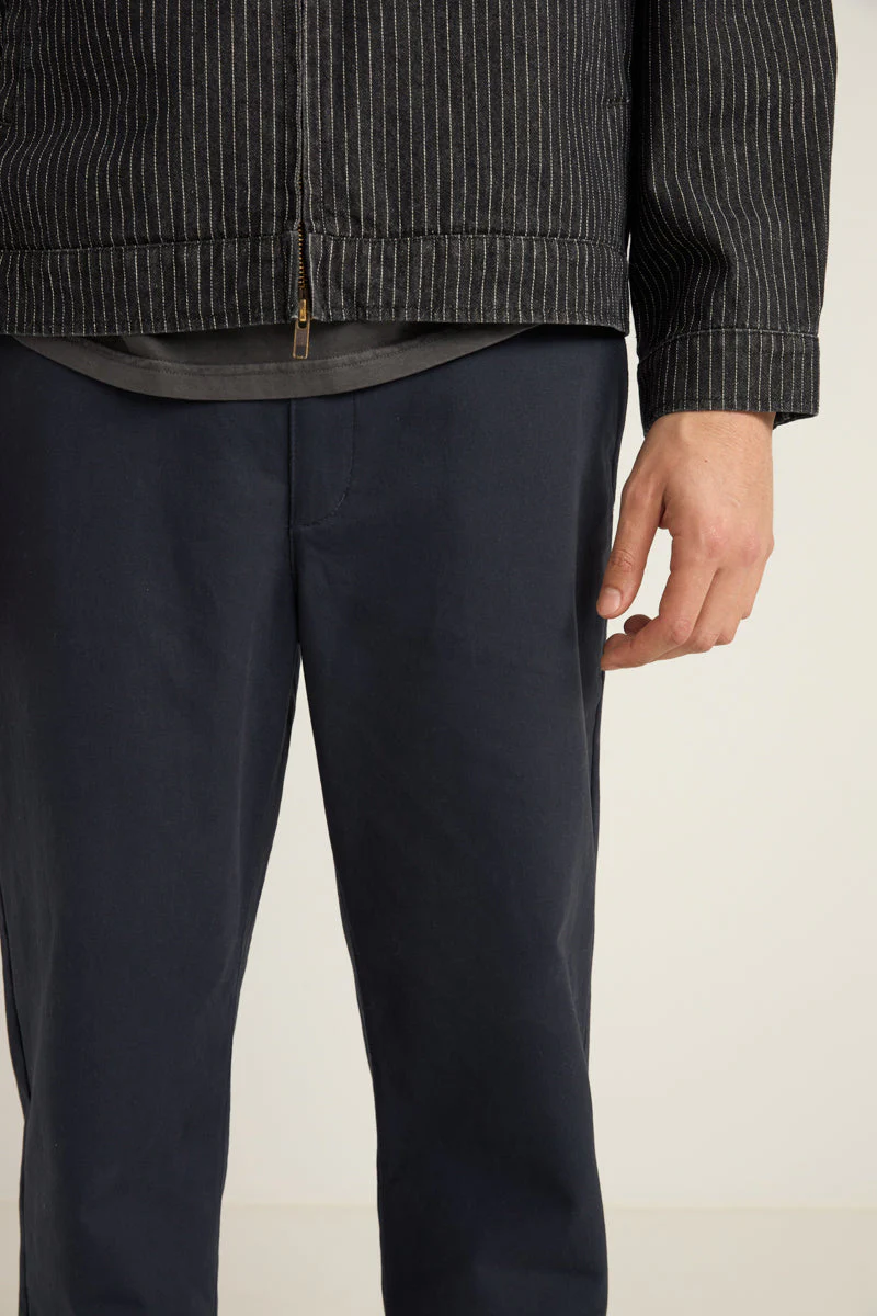 ESSENTIAL TWILL TROUSER - GRAPHITE 25
