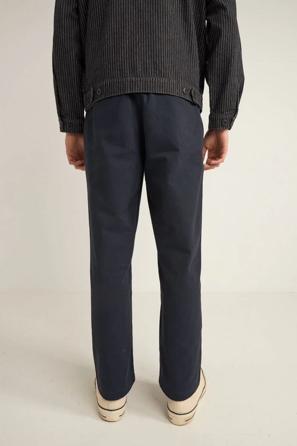 ESSENTIAL TWILL TROUSER - GRAPHITE 25