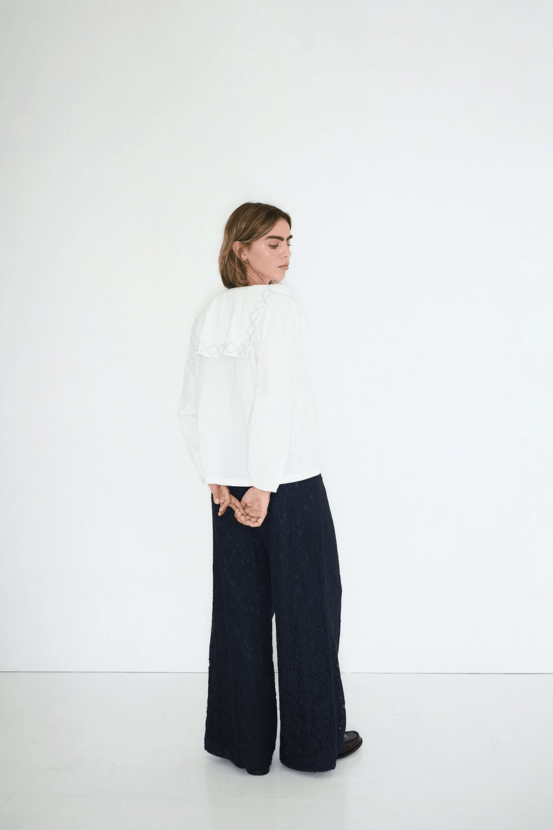 CROSS FLOWER EMBROIDERED BLOUSE - OFFWHITE