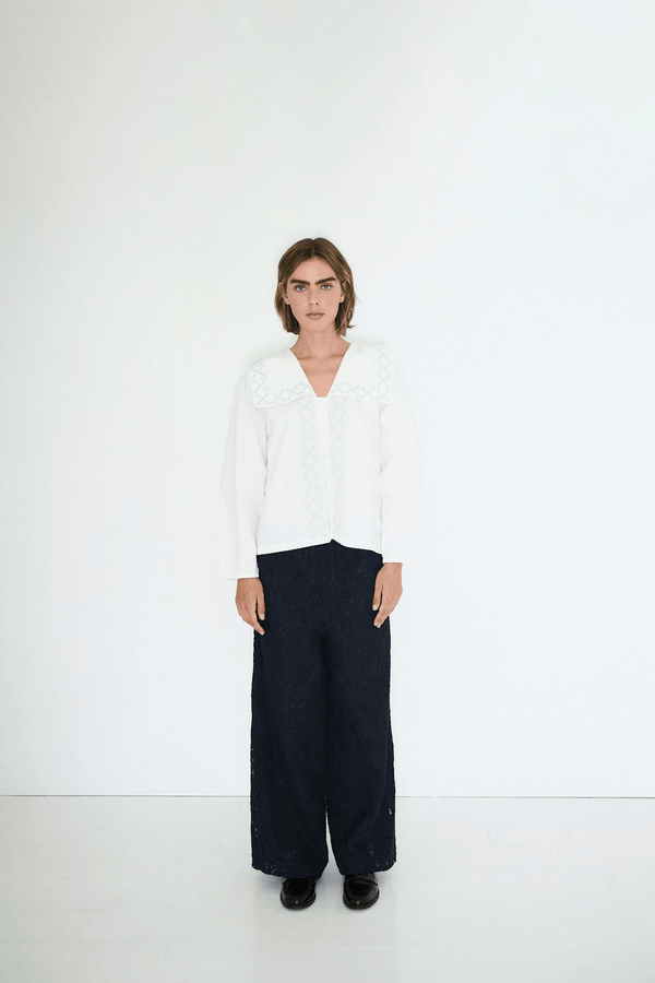 CROSS FLOWER EMBROIDERED BLOUSE - OFFWHITE
